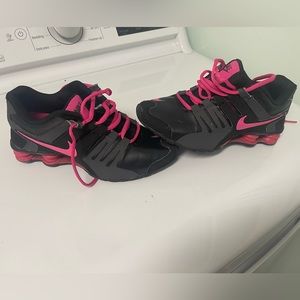 Women’s size 7 Nike Shox